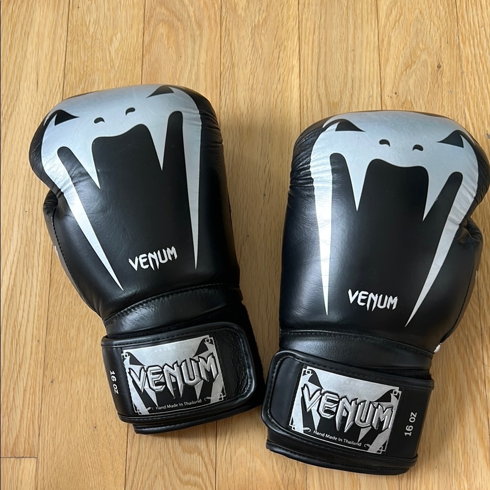 Venum giant 3.0 16oz Nappa leather